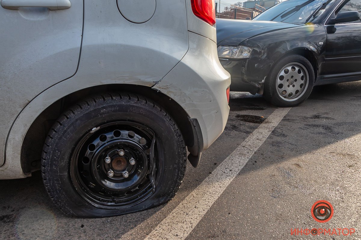 Предварительно, Subaru зацепил Kia, после чего она выехала на встречную полосу движения