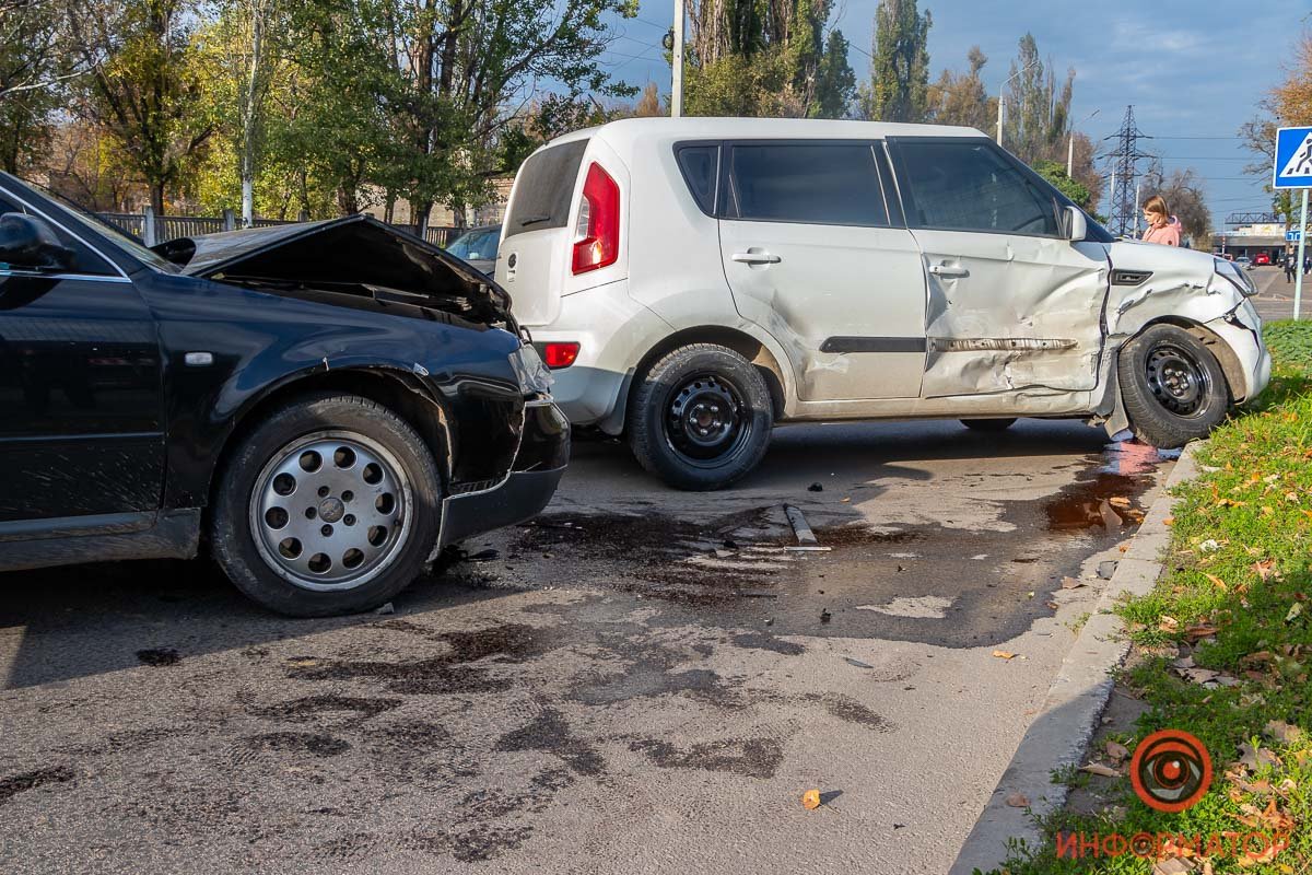 Kia вылетела на "встречку", где ее ударила Audi