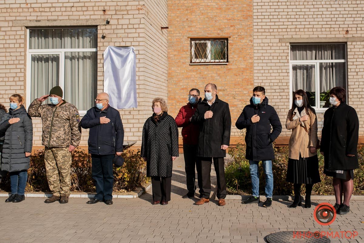 В Индустриальном районе установили мемориальную доску в честь погибшего офицера 5