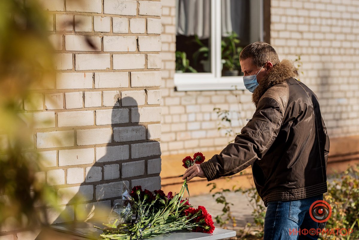 В Индустриальном районе установили мемориальную доску в честь погибшего офицера 11