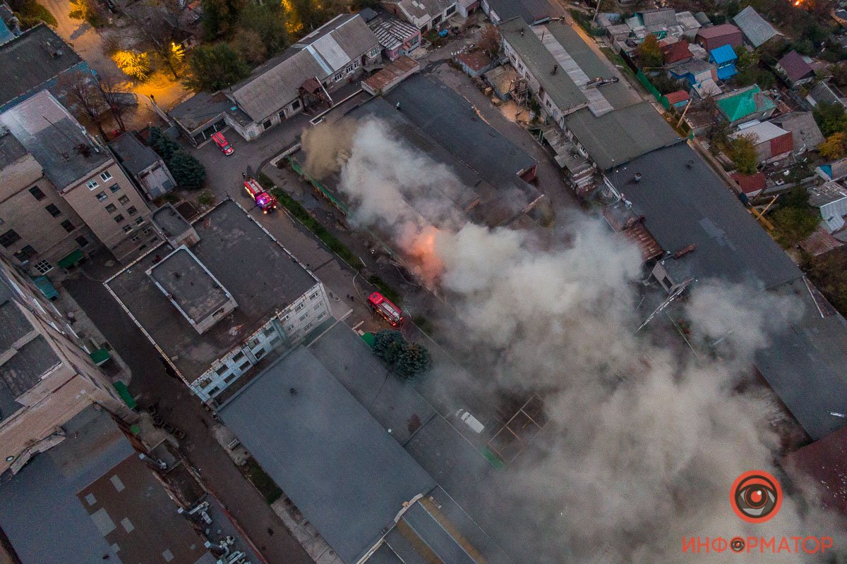 Пожарные прибыли на предприятие примерно в 15:00