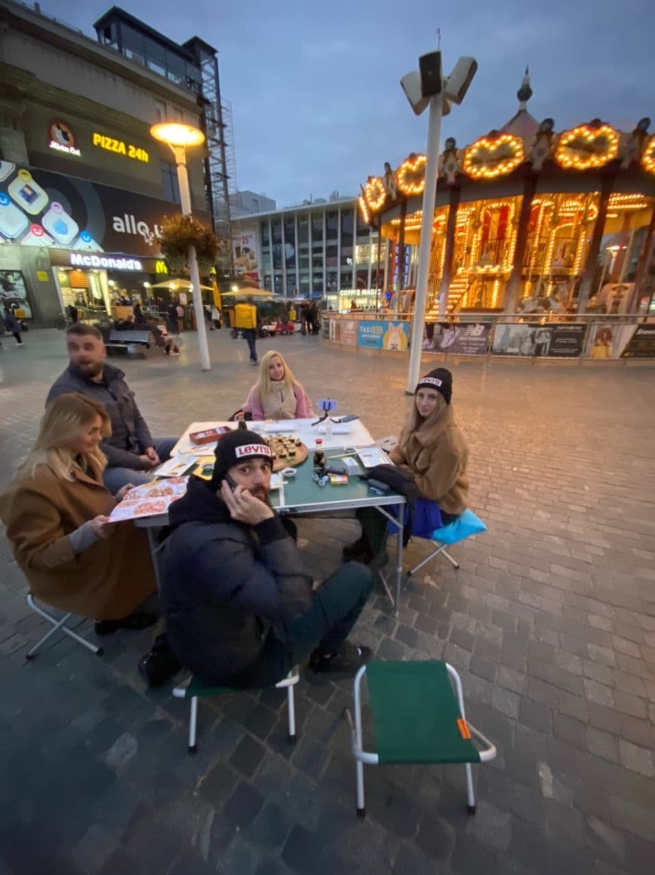 На Европейской площади прошел своеобразный перфоманс от рестораторов