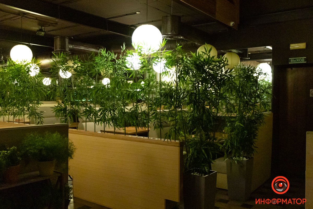 Залы пустые, в «Банзае» работают только на доставку и вынос