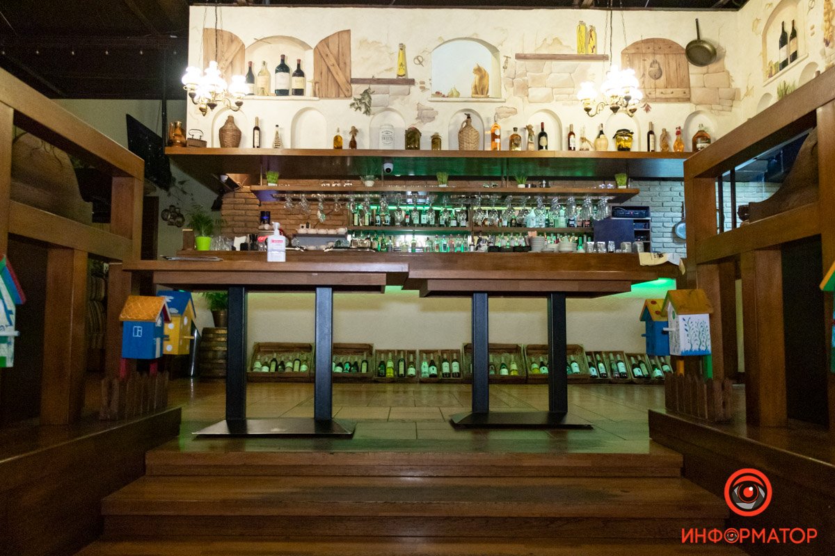 В «Джузеппе» вход перегородили столами