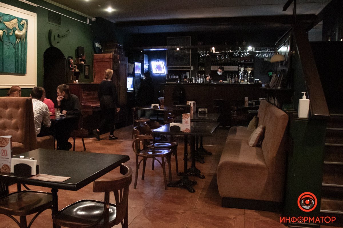 Полиция составила протокол на «Неизвестный Петровский», но посетителей принимать не перестали