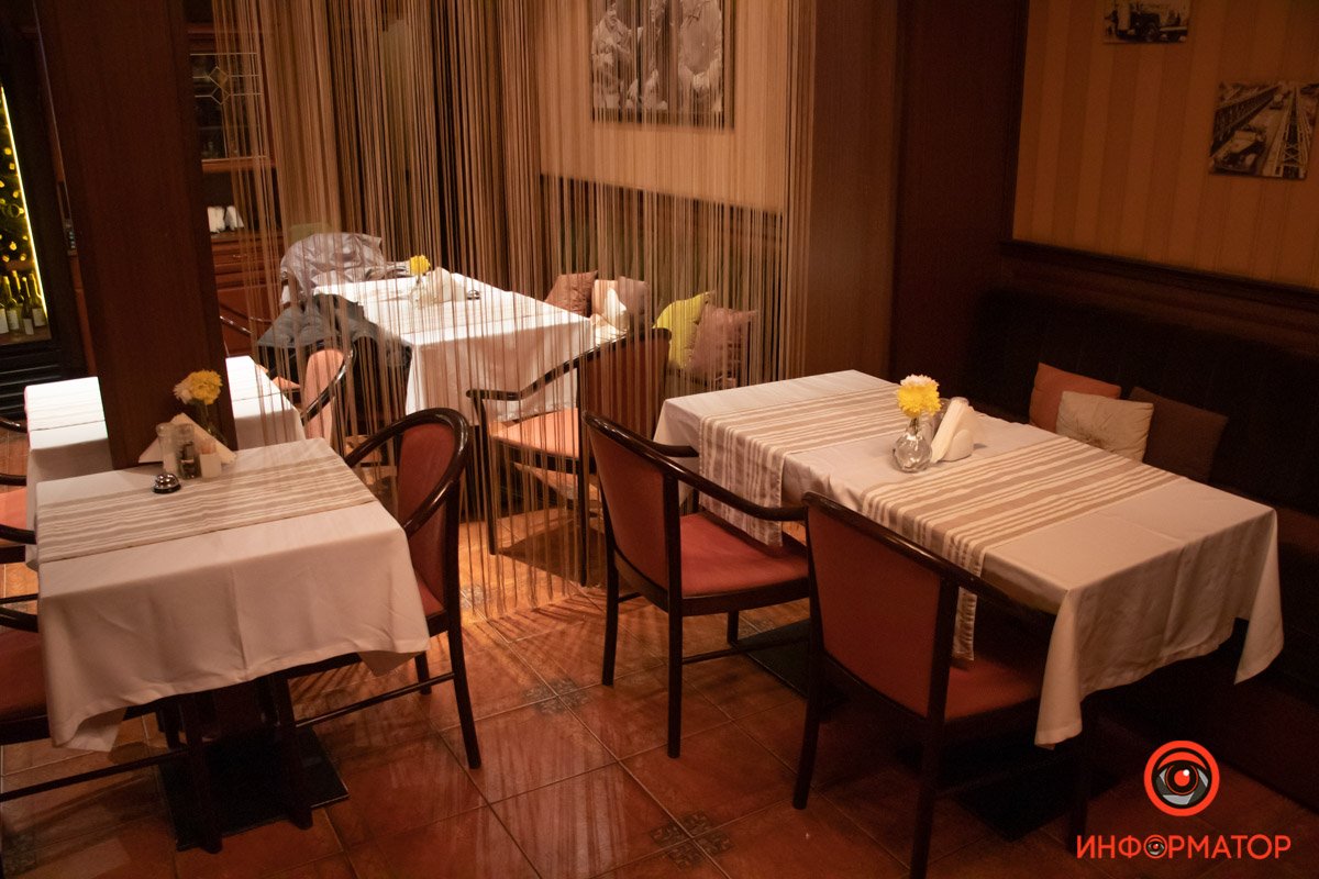 Посетителей нет, в «Черчилль» только доставка и продажа на вынос