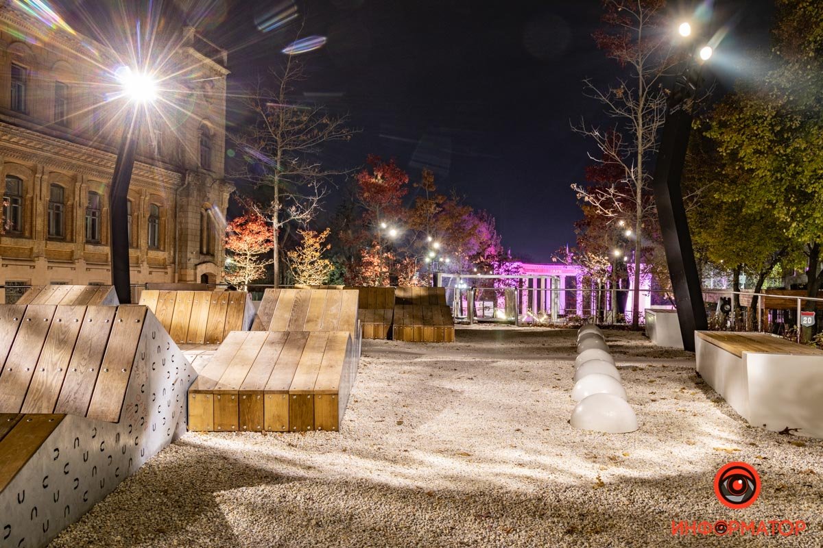 Изогнутые фонарные столбы Изогнутые фонарные столбы