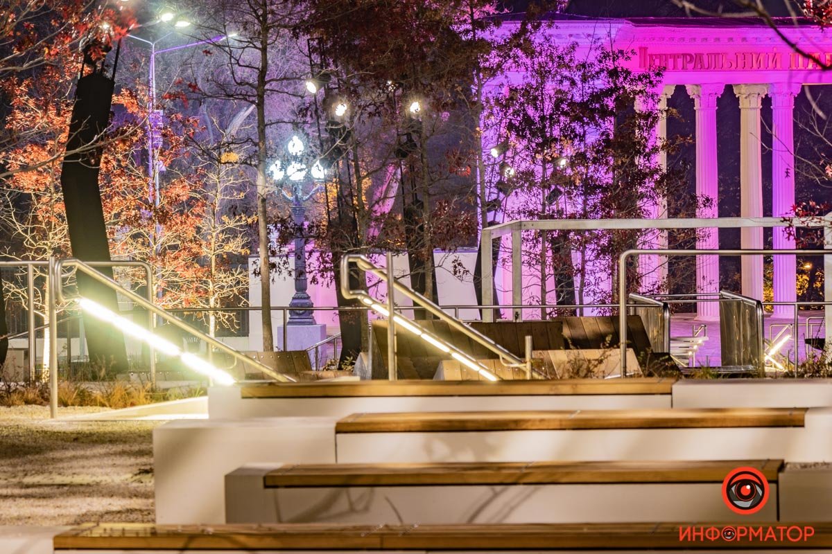 Реконструкция улицы Яворницкого еще продолжается - со стороны Соборной площади она не завершена Реконструкция улицы Яворницкого еще продолжается - со стороны Соборной площади она не завершена