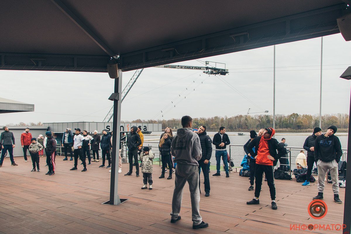 Инструктор провел зарядку Инструктор провел зарядку