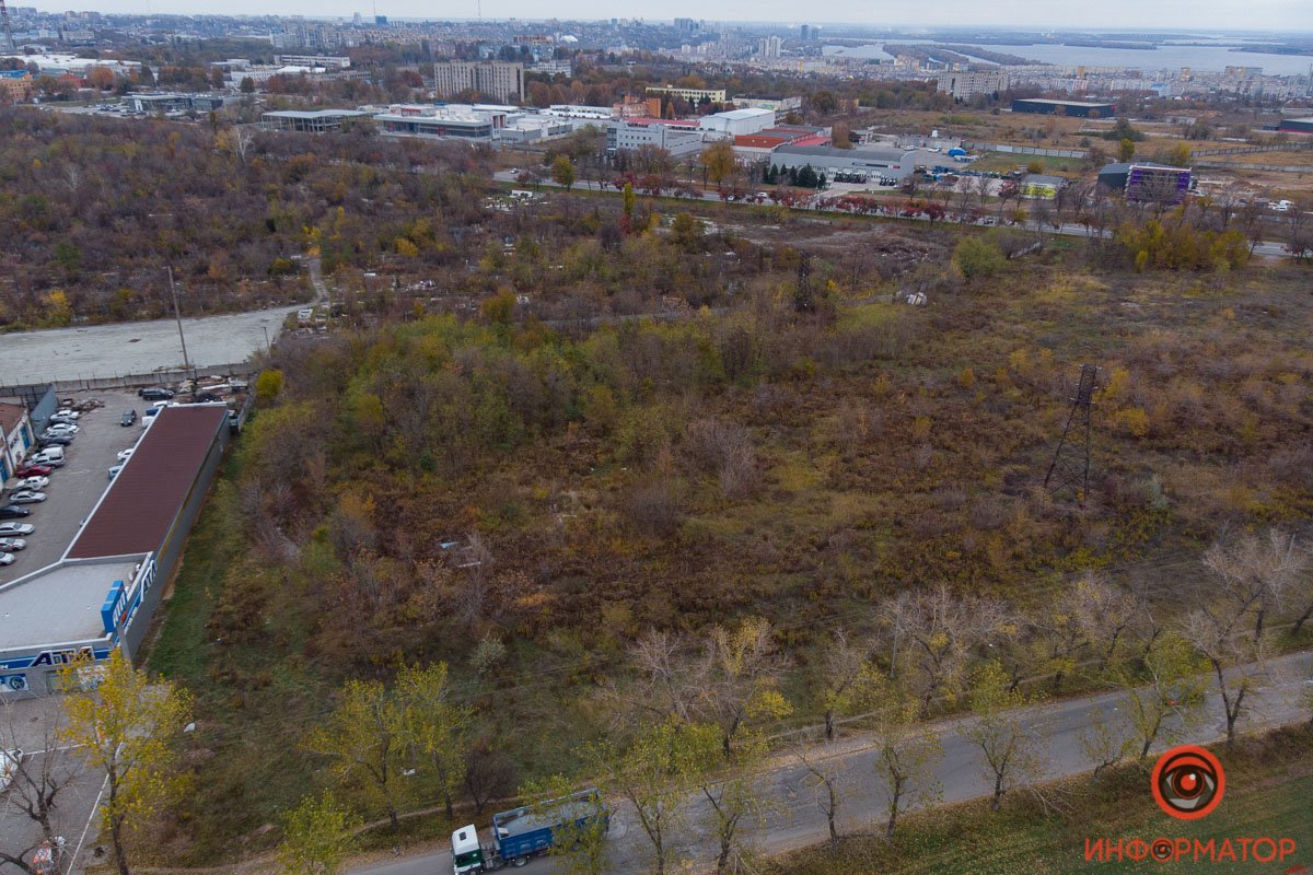 Участок граничит с кладбищем