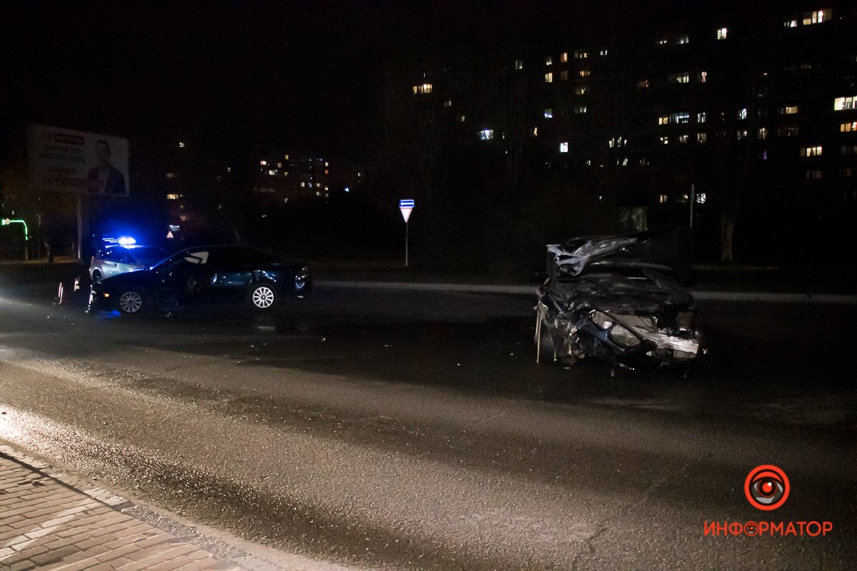 На Донецком шоссе столкнулись Volvo и BMW На Донецком шоссе столкнулись Volvo и BMW