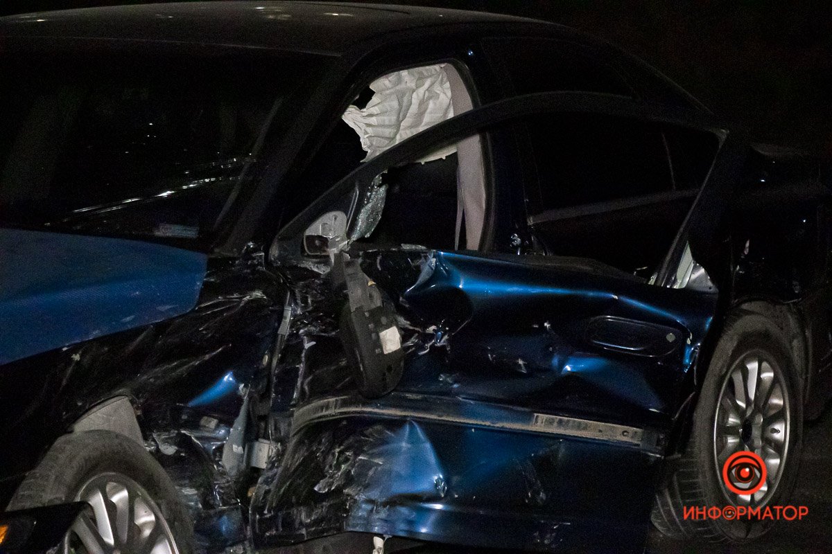 Volvo выезжал с парковочного кармана Volvo выезжал с парковочного кармана