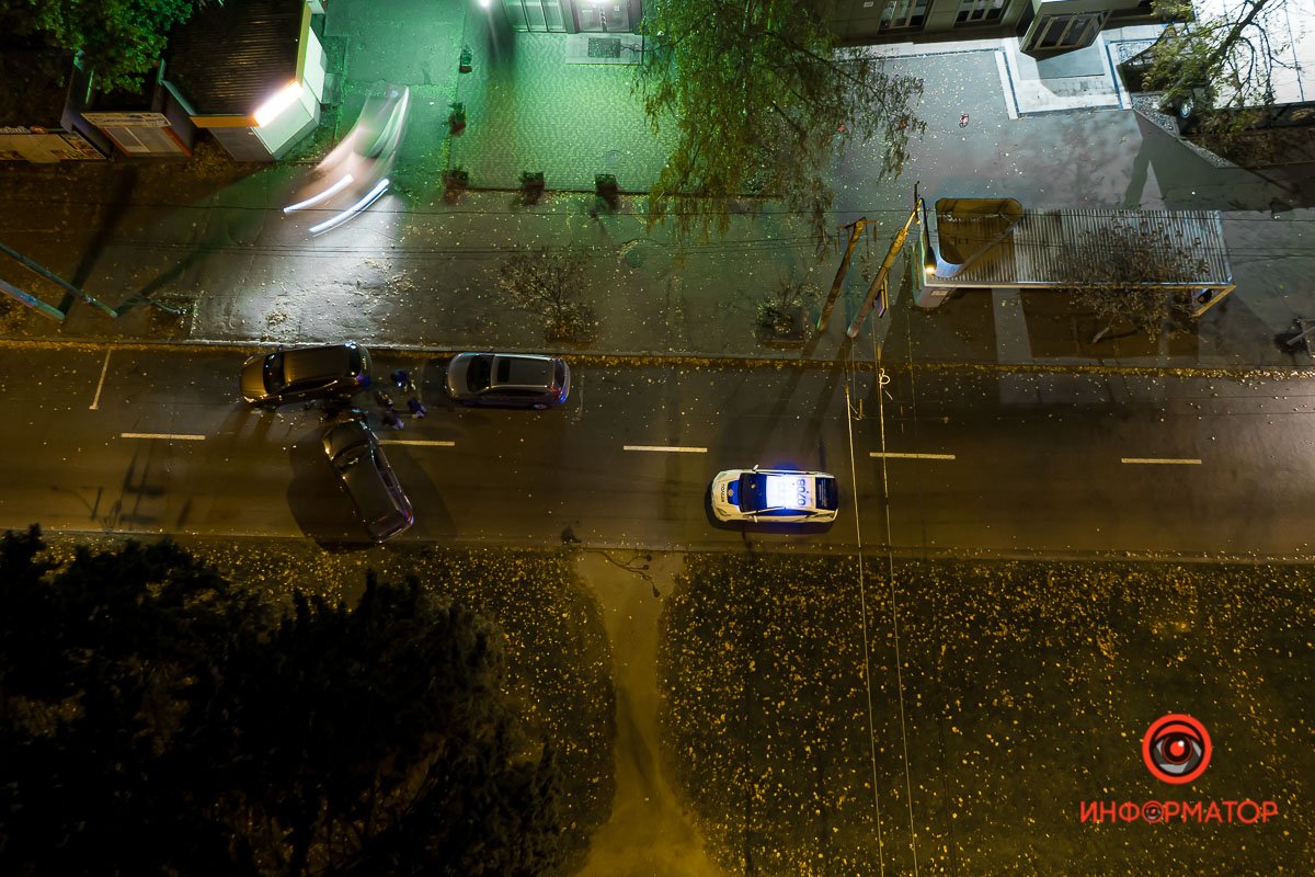 На место прибыли сотрудники полиции и бригада скорой помощи На место прибыли сотрудники полиции и бригада скорой помощи