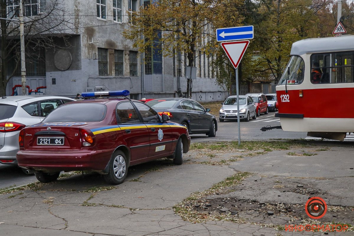 На проспекте Пушкина столкнулись Opel и Renault На проспекте Пушкина столкнулись Opel и Renault
