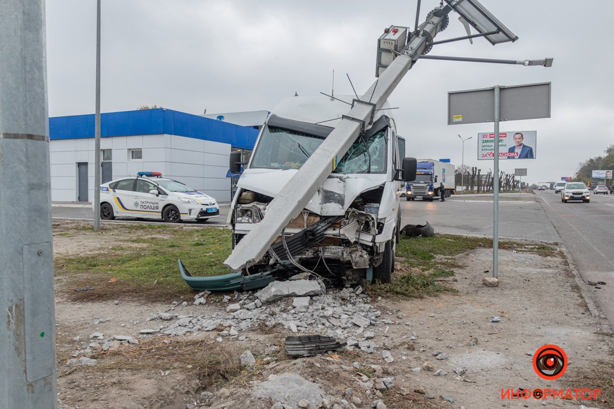 Водитель не заметил предупреждающие знаки на дороге Водитель не заметил предупреждающие знаки на дороге