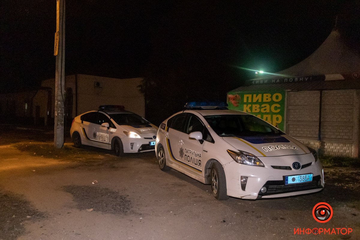 Сотрудники патрульной полиции помогли хозяину дома вынести ценные вещи Сотрудники патрульной полиции помогли хозяину дома вынести ценные вещи