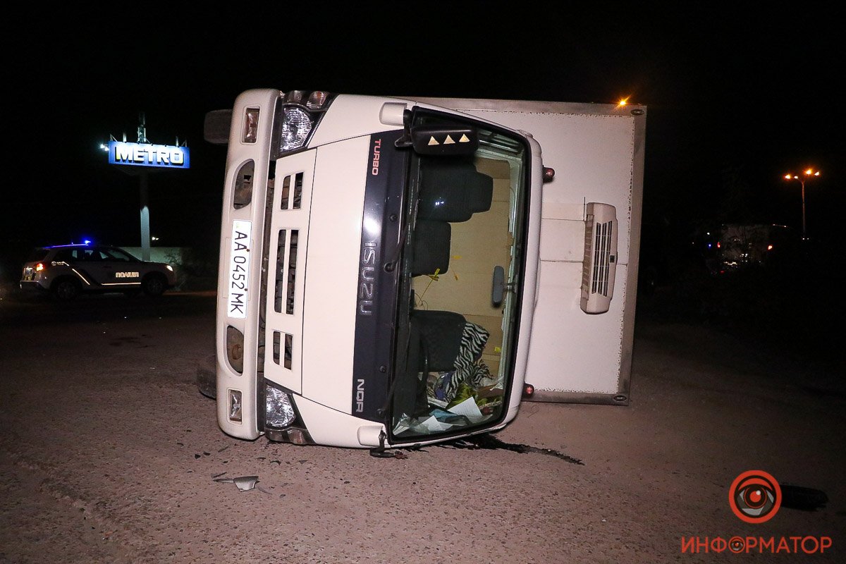 17 ноября на выезде из Днепра столкнулись Toyota и Isuzu 17 ноября на выезде из Днепра столкнулись Toyota и Isuzu