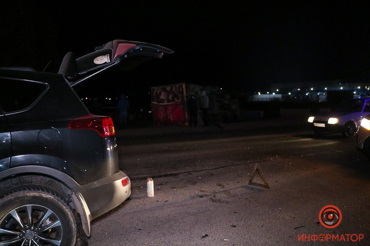 Грузовик перевернулся, движение в направлении Подгородного затруднено Грузовик перевернулся, движение в направлении Подгородного затруднено