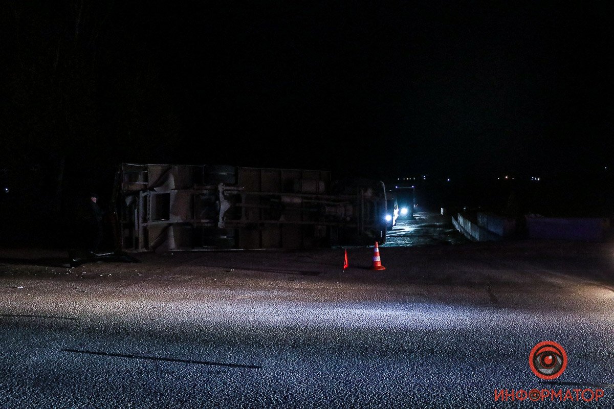 Водитель авто попытался избежать столкновения, но врезался в Isuzu, из-за чего последний перевернулся Водитель авто попытался избежать столкновения, но врезался в Isuzu, из-за чего последний перевернулся