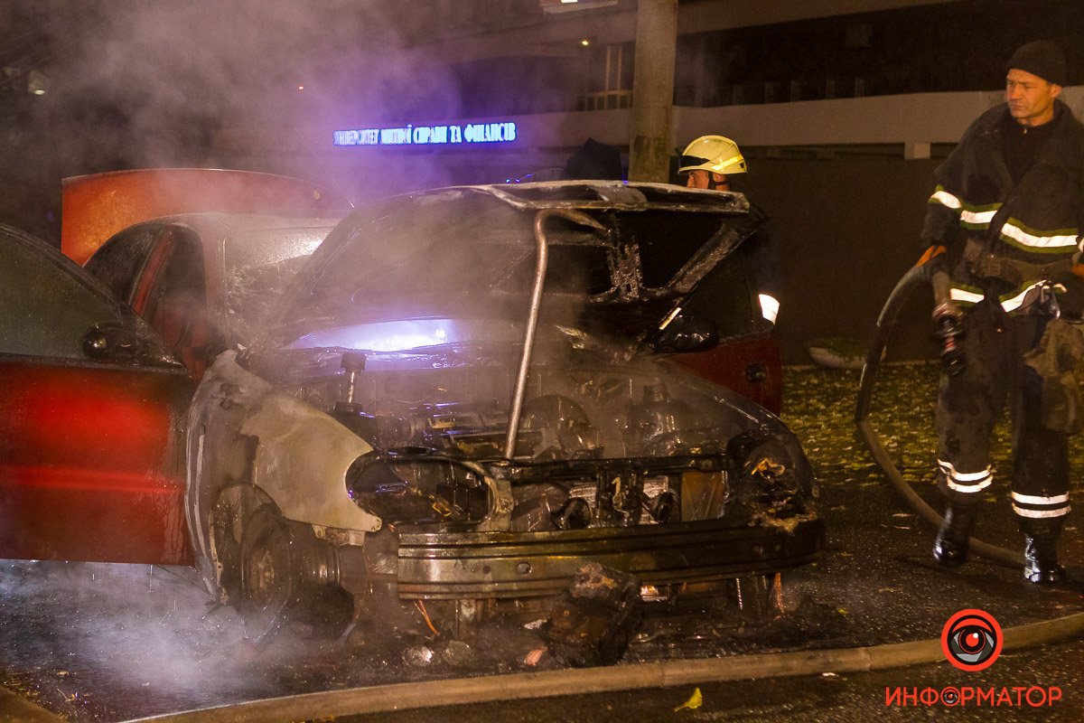 Сгорел моторный отсек, поврежден салон Сгорел моторный отсек, поврежден салон