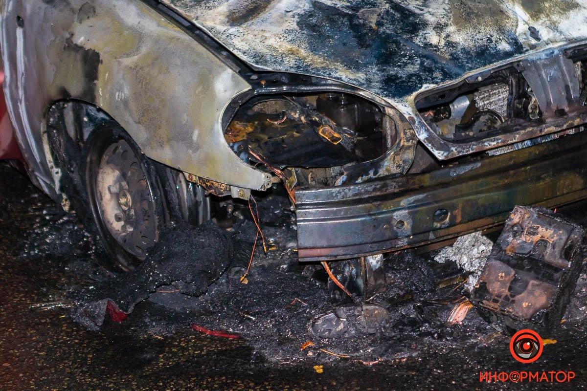 До прибытия спасателей огонь помогали тушить другие водители До прибытия спасателей огонь помогали тушить другие водители