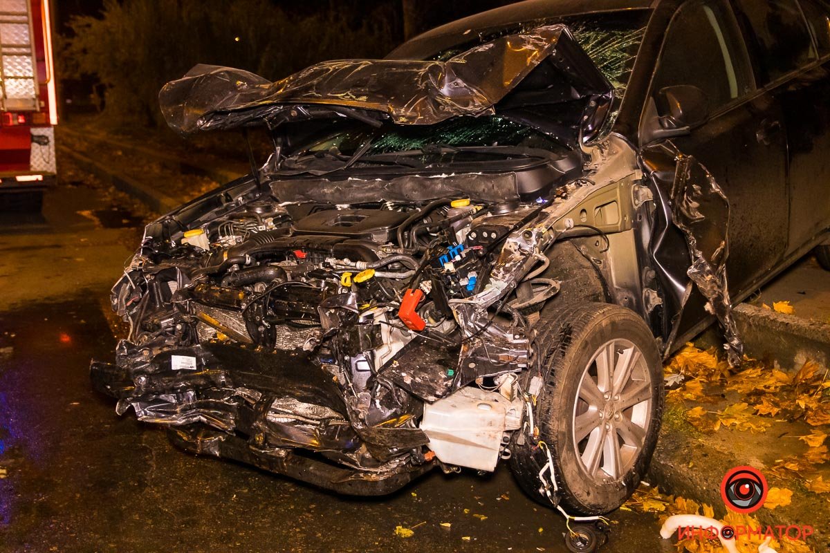 Автомобиль ехал по проспекту Героев в сторону Южного моста Автомобиль ехал по проспекту Героев в сторону Южного моста