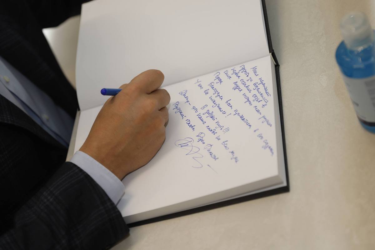 Вещи, имеющие историческую ценность, можно принести просто в музей или договориться об их перевозке через facebook