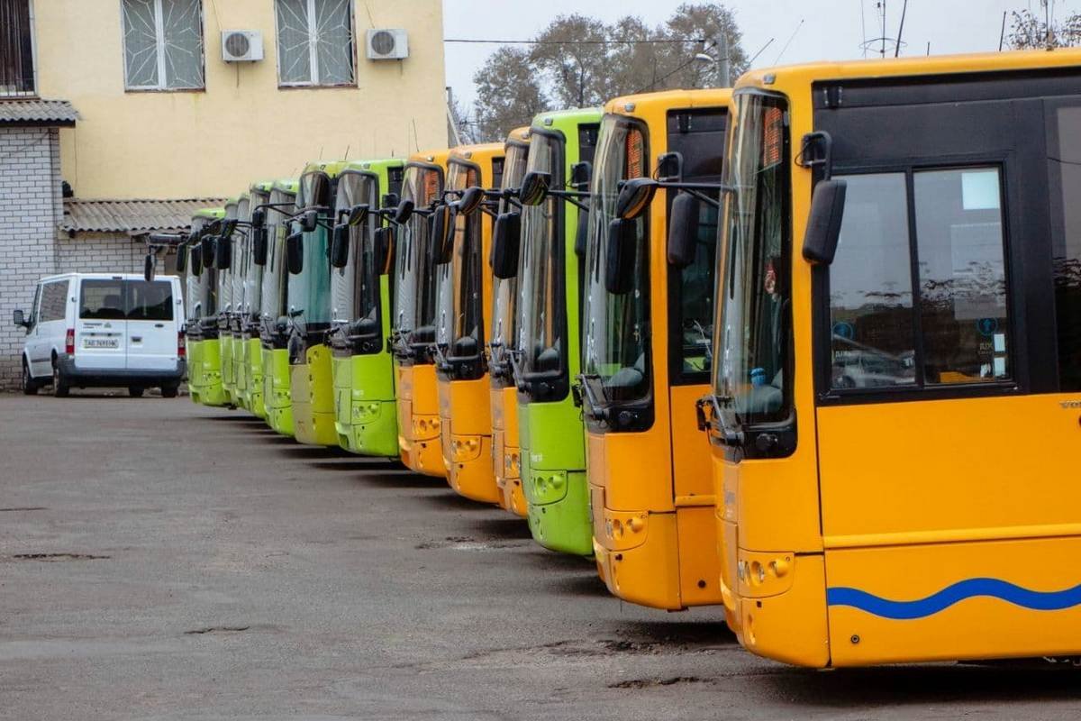 Уже через 2 недели на городские маршруты выпустят еще 45 автобусов большой вместимости Уже через 2 недели на городские маршруты выпустят еще 45 автобусов большой вместимости