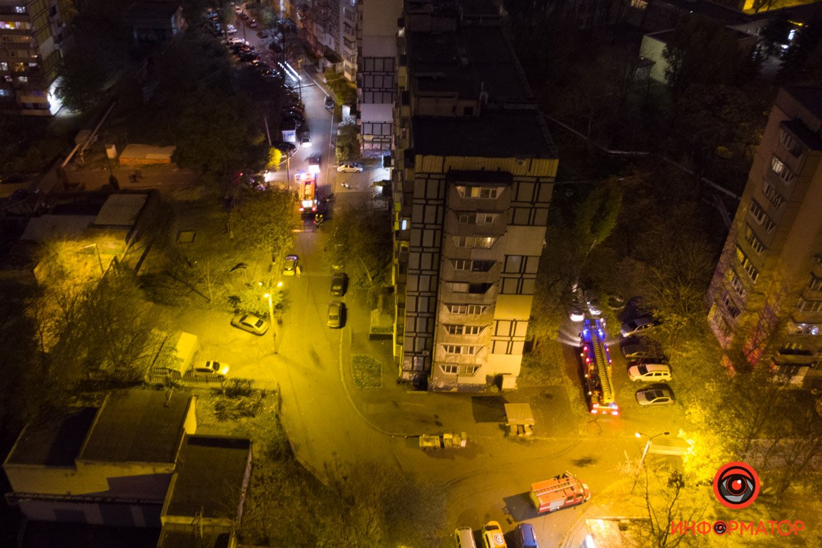 В многоэтажке на улице Менахем-Мендл Шнеерсона (бывшая Минина) загорелся балкон квартиры на 5-и этаже В многоэтажке на улице Менахем-Мендл Шнеерсона (бывшая Минина) загорелся балкон квартиры на 5-и этаже