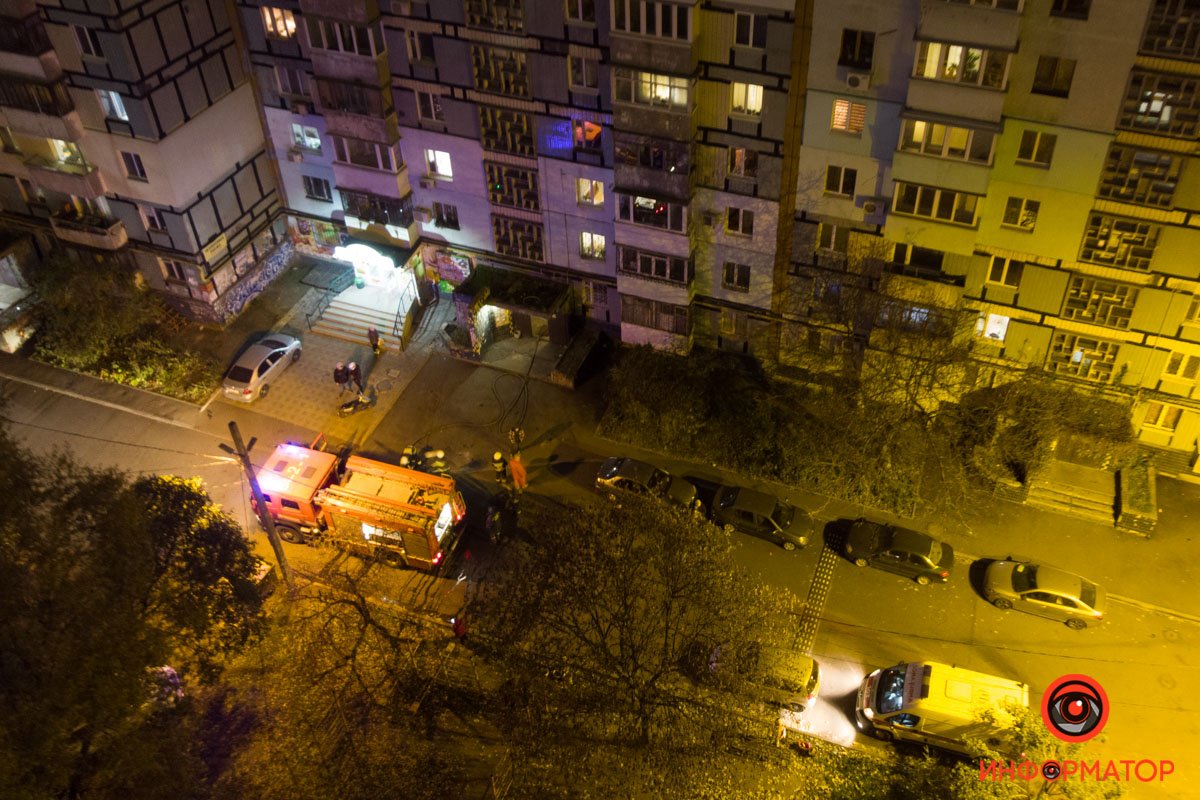 Спасатели прибыли на место через пару минут после вызова и сразу же начали разведку Спасатели прибыли на место через пару минут после вызова и сразу же начали разведку