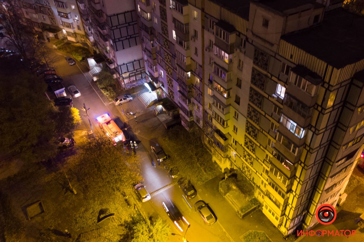 Было сильное задымление, но бригада ГСЧС справилась с огнём до того, как он перекинулся на комнату Было сильное задымление, но бригада ГСЧС справилась с огнём до того, как он перекинулся на комнату