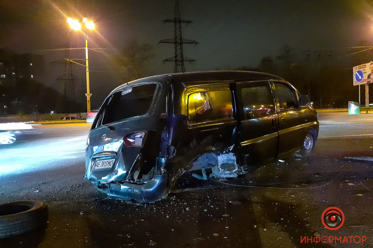 Авария произошла на перекрестке проспекта Труда с Запорожским шоссе Авария произошла на перекрестке проспекта Труда с Запорожским шоссе