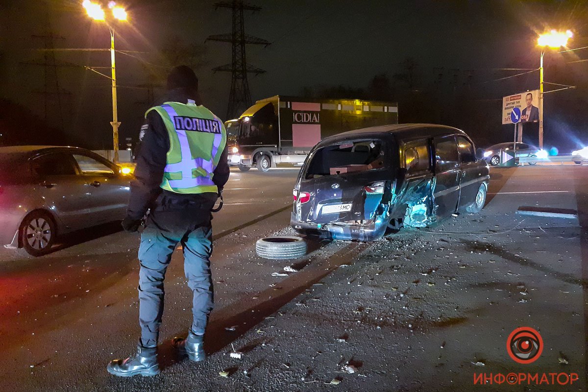 Женщину, которая была в Hyundai, забрала скорая Женщину, которая была в Hyundai, забрала скорая