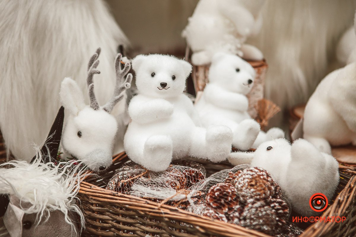 Сиди дома, - говорит Мишка