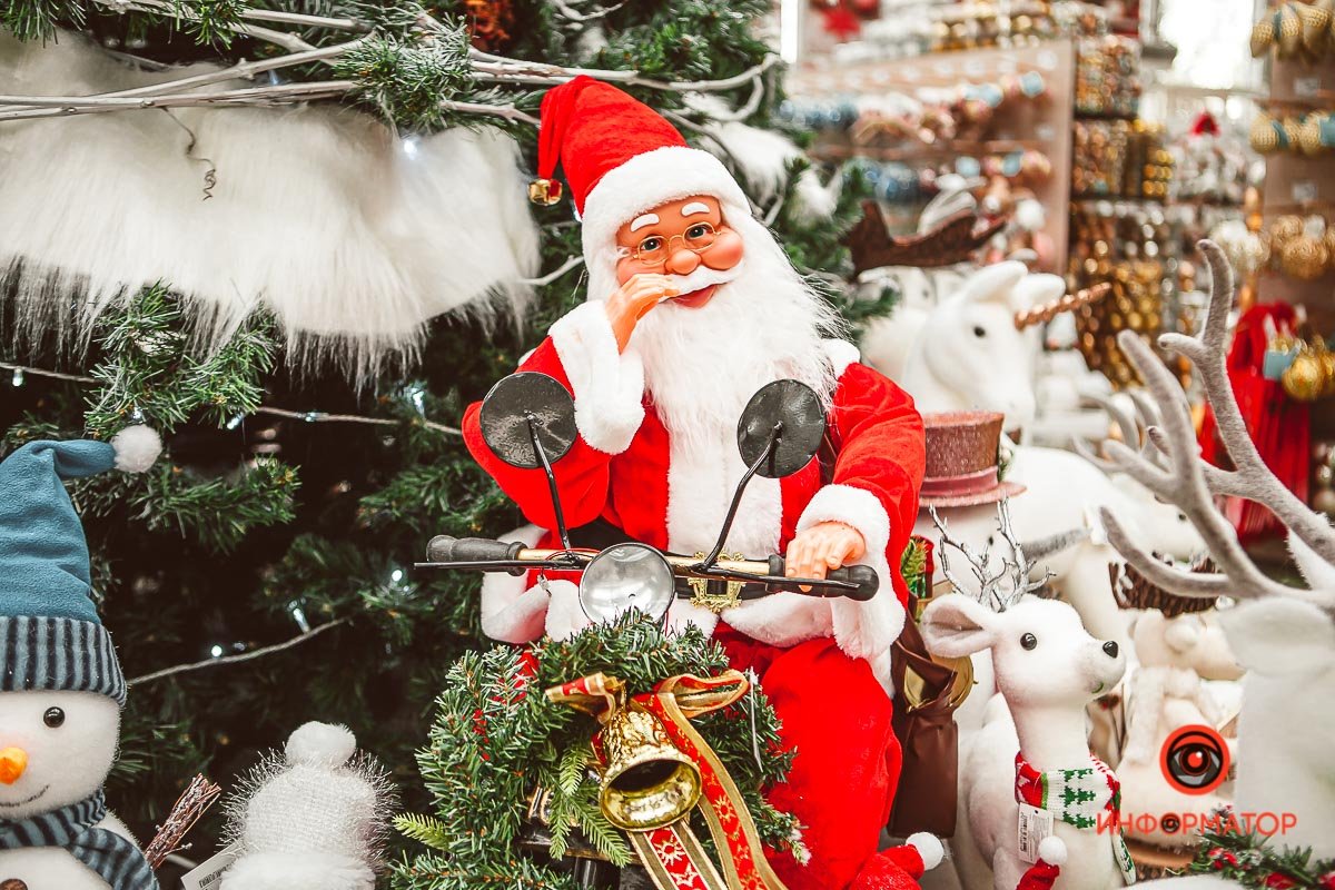 Летящий вдаааль, вдаааль Дед Мороз