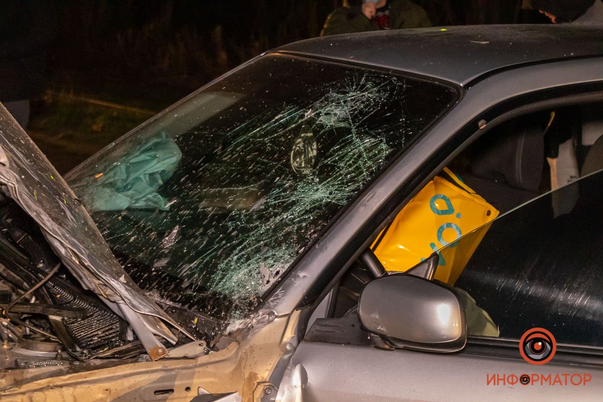 Машину вынесло на встречную полосу Машину вынесло на встречную полосу