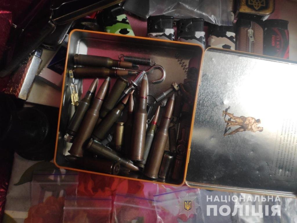 В квартире нашли патроны и наркотики В квартире нашли патроны и наркотики