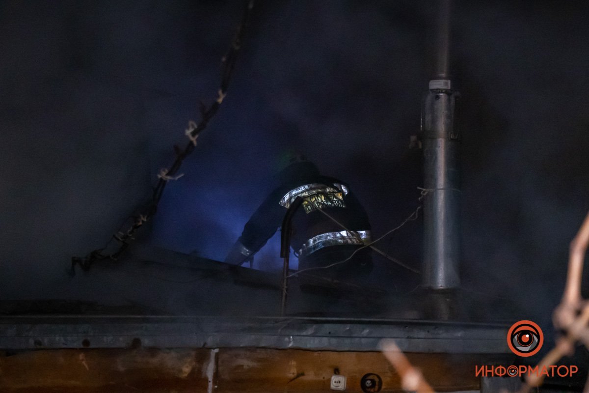 Дом разделен на две половины Дом разделен на две половины