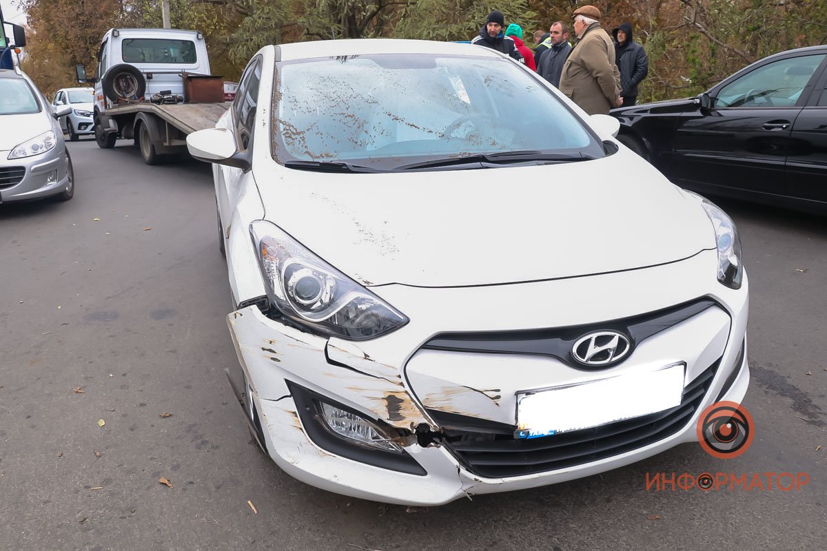 В Днепре мужчина умер за рулем во время движения В Днепре мужчина умер за рулем во время движения