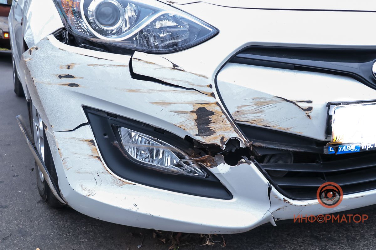 Hyundai въехал в отбойник Hyundai въехал в отбойник