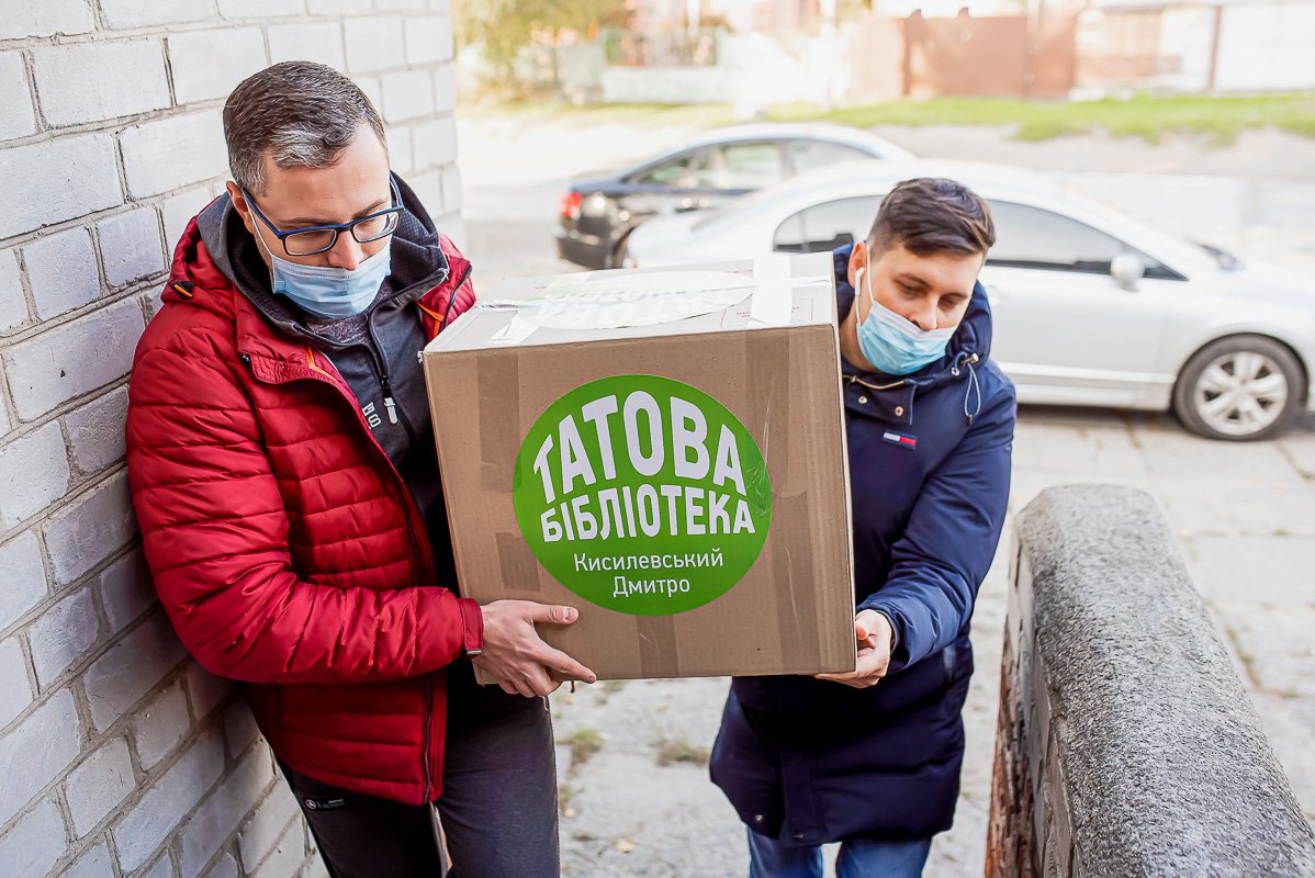 Новые книги доставили в библиотеки левого берега Днепра 2