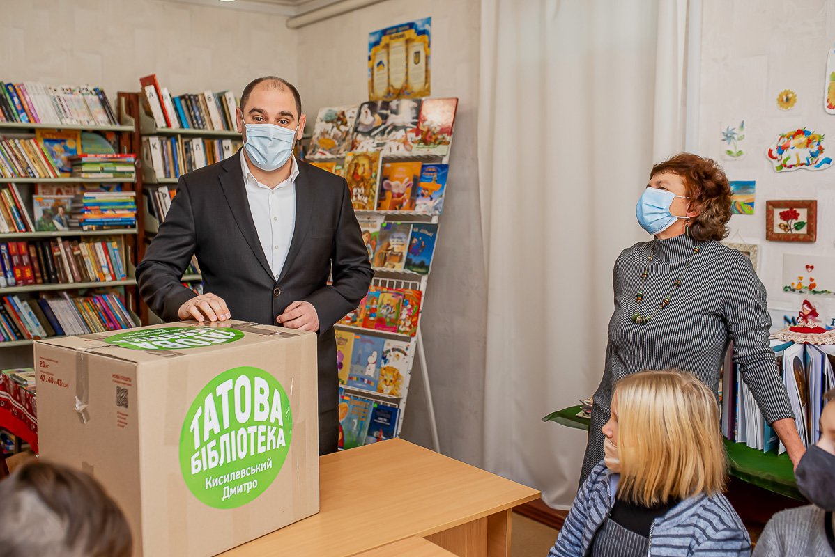 Новые книги доставили в библиотеки левого берега Днепра 3