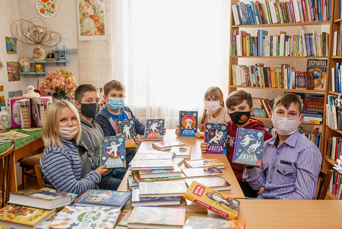 Новые книги доставили в библиотеки левого берега Днепра 5