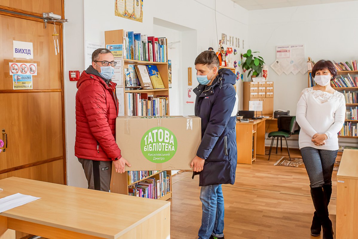 Новые книги доставили в библиотеки левого берега Днепра 6