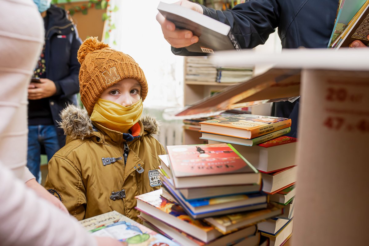 Новые книги доставили в библиотеки левого берега Днепра 7
