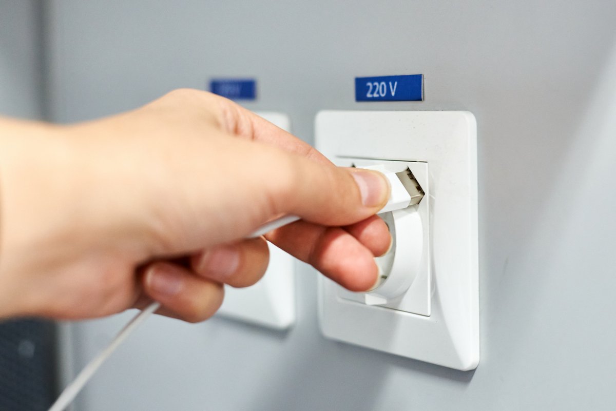 В обновлённых вагонах появятся крышные кондиционеры, новые окна со стеклопакетами, роллеты для защиты от солнца и USB розетки В обновлённых вагонах появятся крышные кондиционеры, новые окна со стеклопакетами, роллеты для защиты от солнца и USB розетки