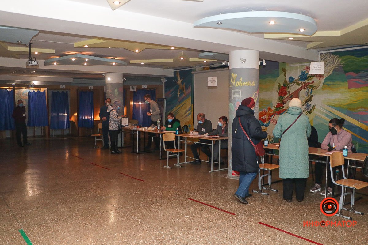 Второй тур выборов мэра в Днепре: что происходит на избирательных участках. Хроника 8