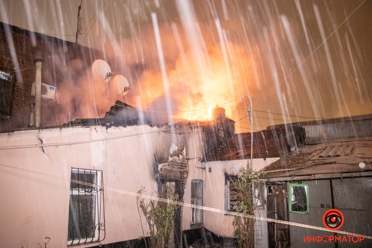 Вызов в Службу спасения «101» от местных жителей поступил примерно в 21:30 Вызов в Службу спасения «101» от местных жителей поступил примерно в 21:30