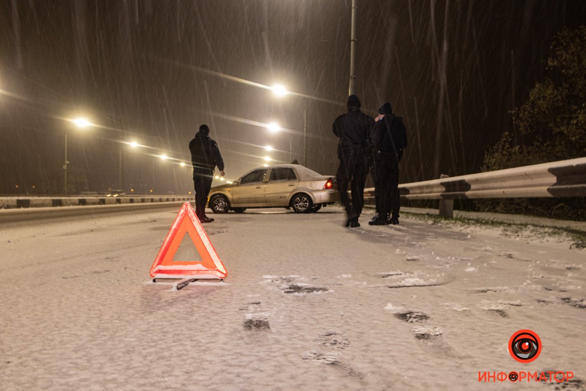 Geely занесло из-за скользкой дороги Geely занесло из-за скользкой дороги