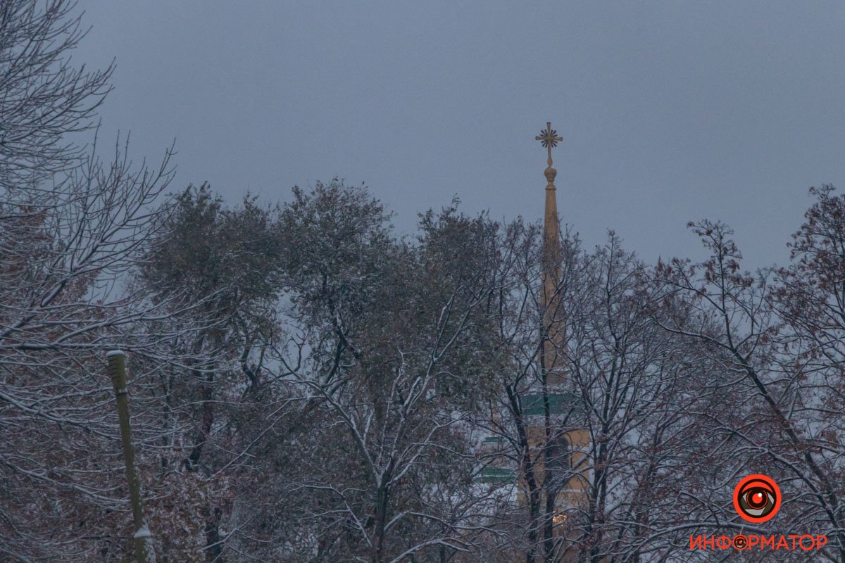 Город словно укрылся белым одеялом Город словно укрылся белым одеялом